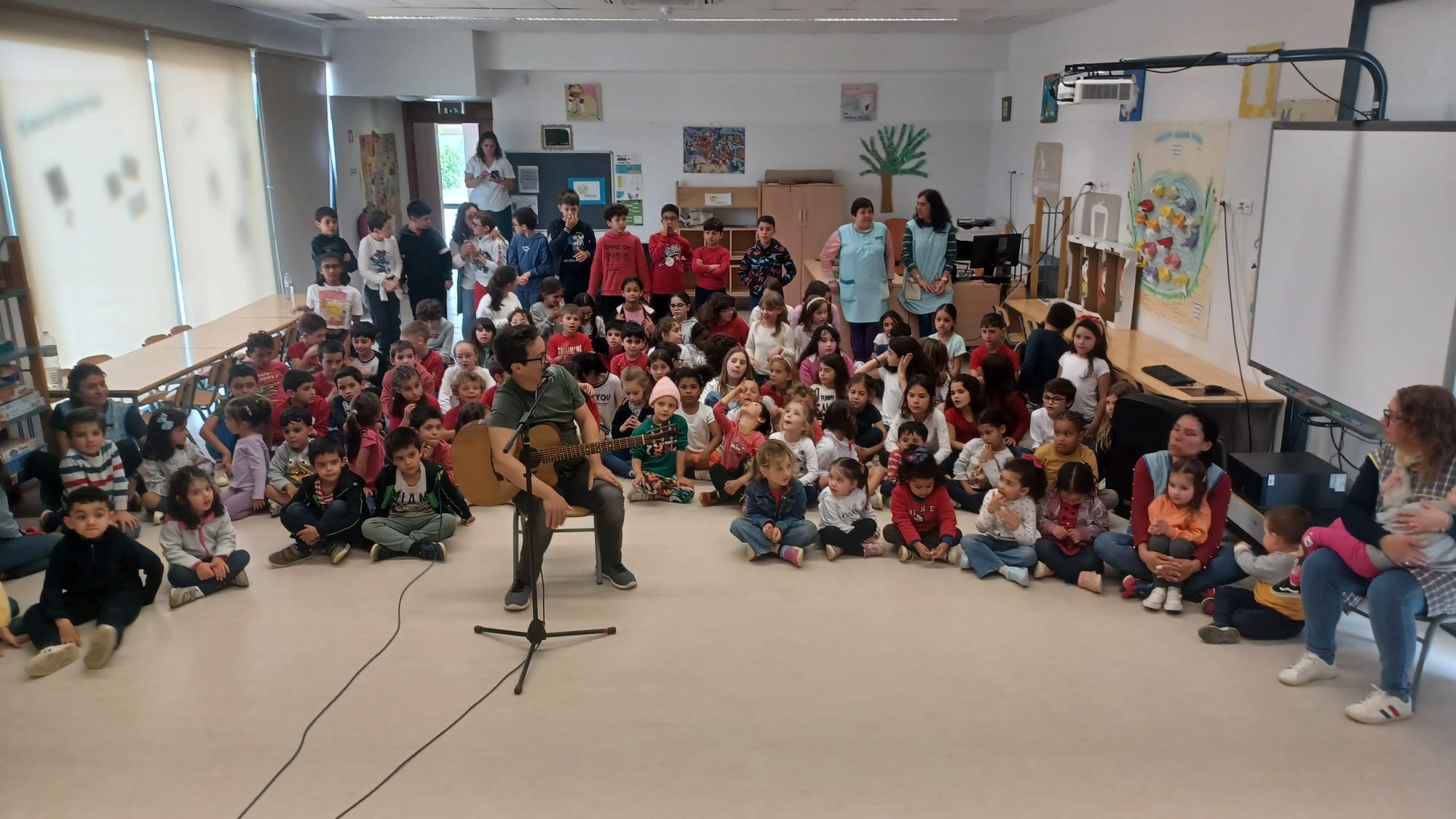 Projeto musical do 25 de abril “50 anos, 50 escolas”