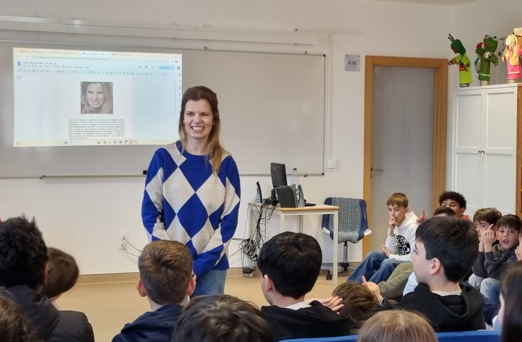 No dia 24 de março, pelas 10h35, na BEMF, as turmas do 5.º A, 5.º B e 5.º H participaram numa sessão com a escritora Maria Inês Almeida, que se revelou muito envolvente e enriquecedora.