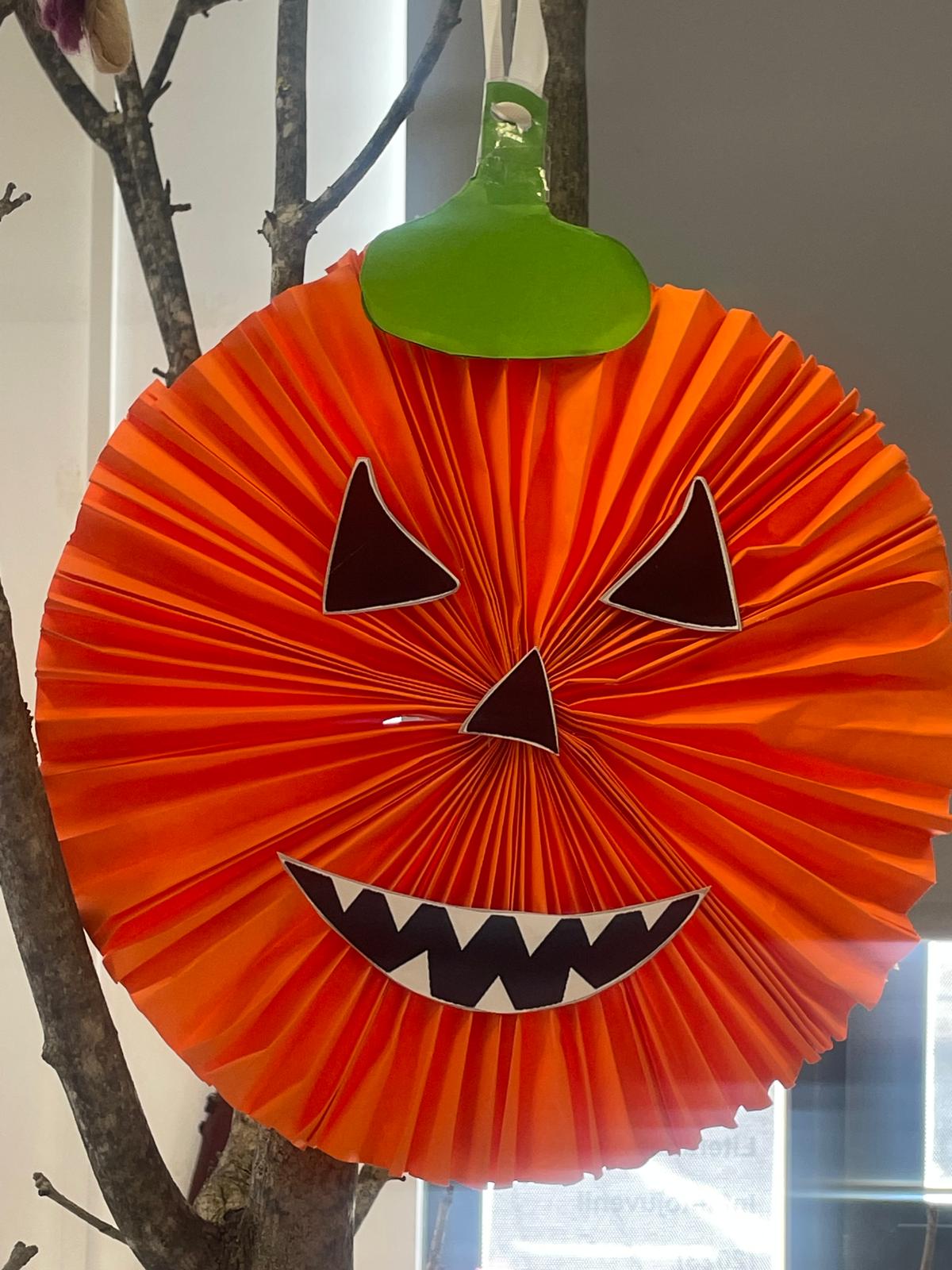 A Escola Manuel de Figueiredo entrou no espírito do Halloween com uma exposição cheia de criatividade, imaginação e alguma magia, organizada pelo Grupo Disciplinar de Inglês.